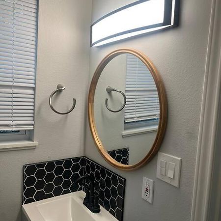Cozy 1 Bed Close To Downtown Houston Exterior photo